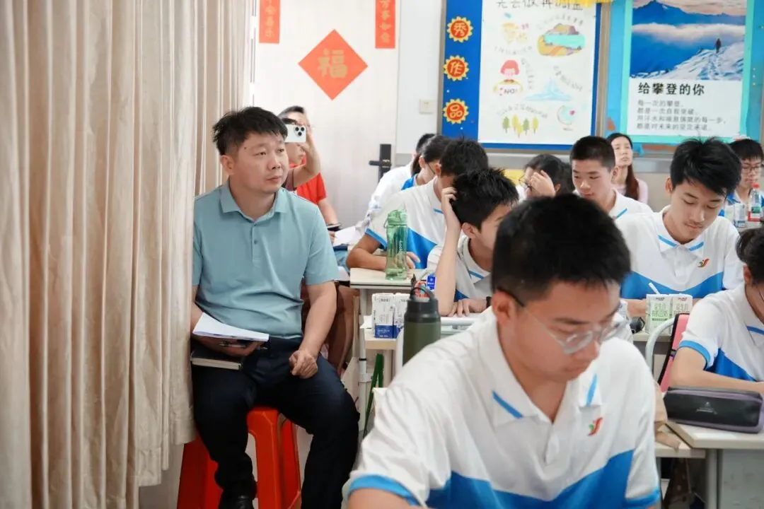 专家视导明方向,精准把脉助中考 第25张 专家视导明方向,精准把脉助中考 第25张