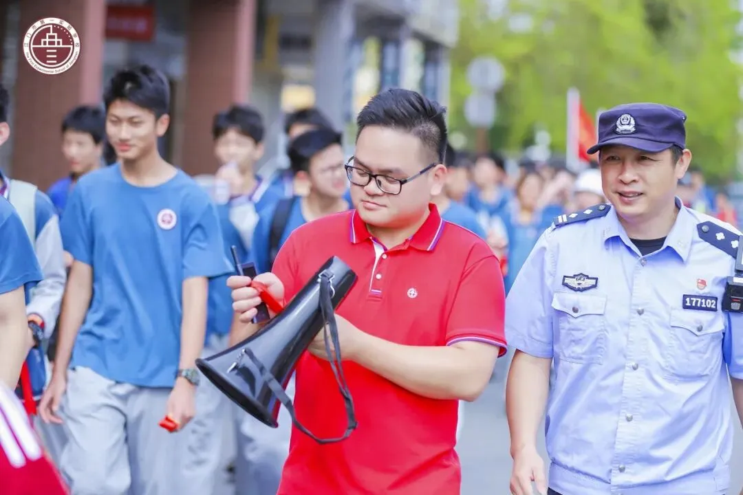 踏峰砺剑展锋芒,逐梦中考创辉煌——江门一实九年级中考冲刺徒步励志活动燃动全城 第51张 踏峰砺剑展锋芒,逐梦中考创辉煌——江门一实九年级中考冲刺徒步励志活动燃动全城 第51张