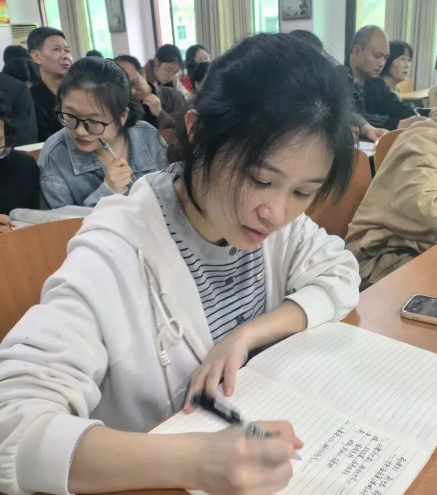 凝心聚力研备考 精准施策战中考|衡山县喻菊花初中数学名师工作室冲刺专题研讨会圆满召开 第39张 凝心聚力研备考 精准施策战中考|衡山县喻菊花初中数学名师工作室冲刺专题研讨会圆满召开 第39张