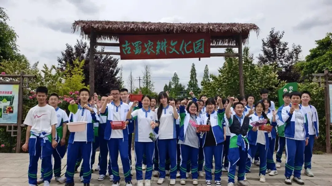 乐享农耕采摘 蓄力备战中考 ——广中学子开展桑葚采摘活动 第25张 乐享农耕采摘 蓄力备战中考 ——广中学子开展桑葚采摘活动 第25张