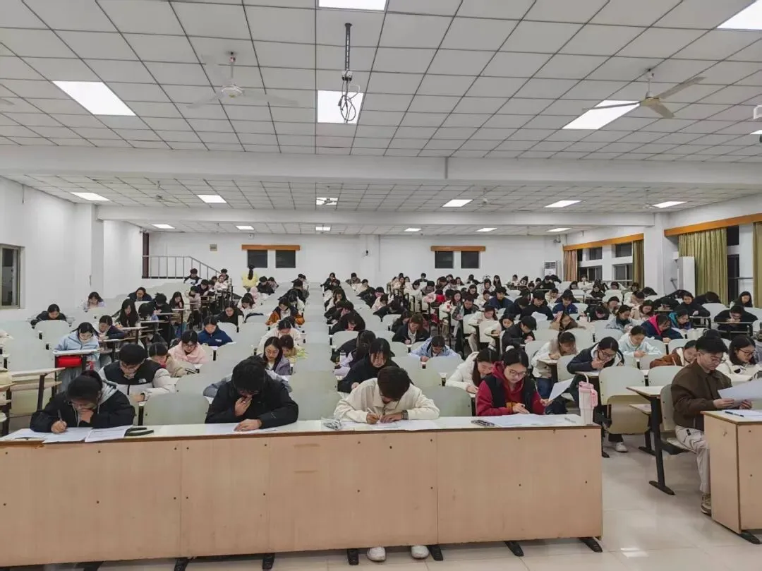 【砺山青行】公法学院开展英语四级模拟考试活动 第4张