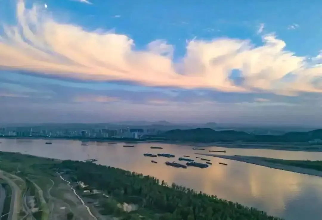 湖北黄冈市2026届高三下学期4月调研模拟考试语文试题 第1张 湖北黄冈市2026届高三下学期4月调研模拟考试语文试题 第1张