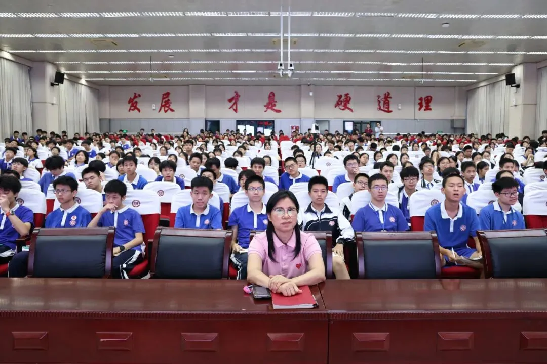 砺剑体育中考,圆梦青春赛场!红岭教育集团园岭中学初三学子中考首战告捷! 第10张 砺剑体育中考,圆梦青春赛场!红岭教育集团园岭中学初三学子中考首战告捷! 第10张