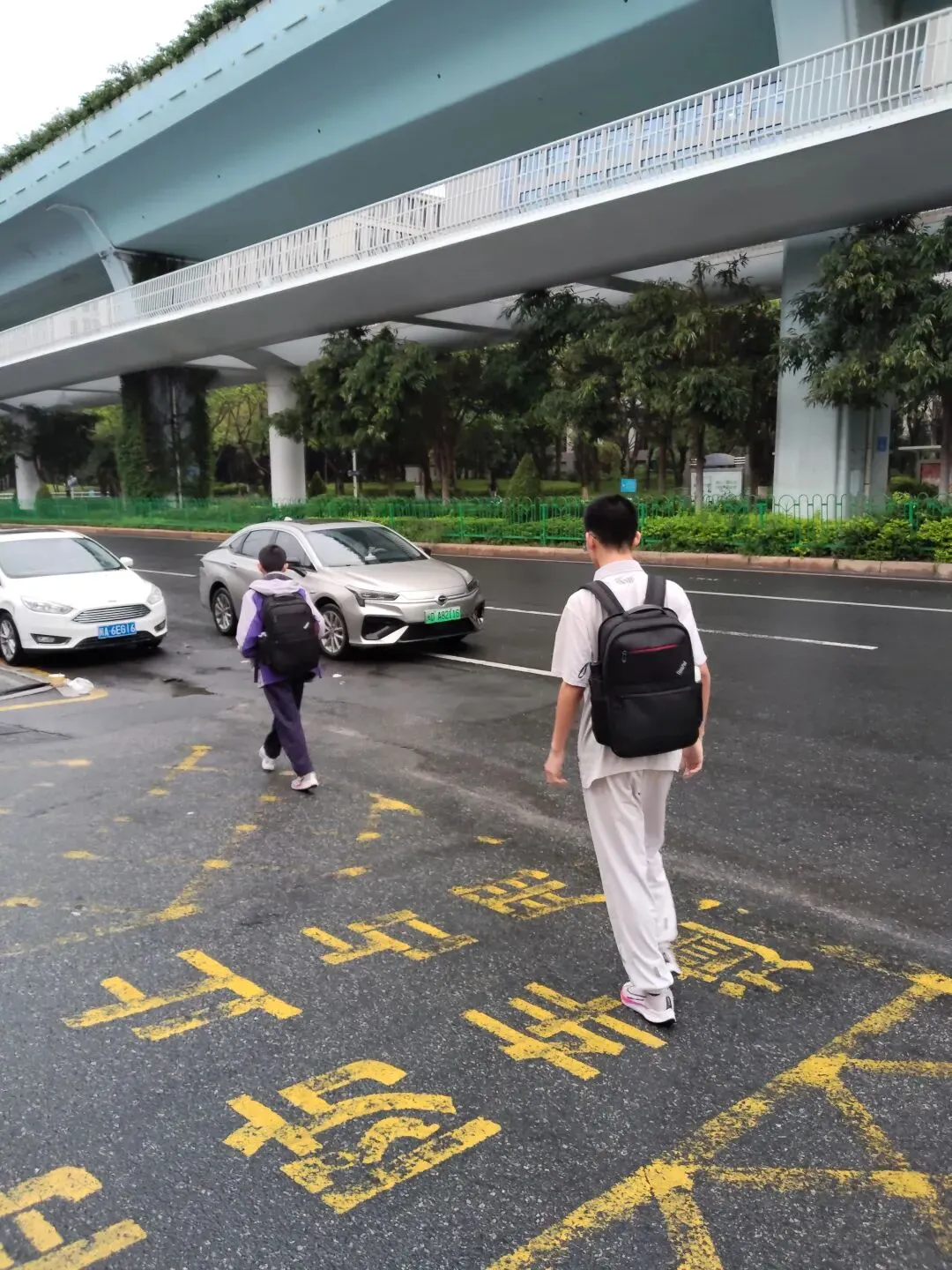 厦门读书,龙岩中考!无数外地家长的无奈:三年社保门槛,逼孩子回户籍地赶考 第3张 厦门读书,龙岩中考!无数外地家长的无奈:三年社保门槛,逼孩子回户籍地赶考 第3张