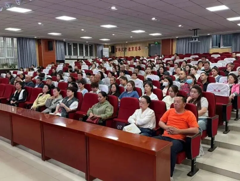 凝心聚力抓关键,携手共育赢中考——乌鲁木齐市第五中学八年级家长会 第14张 凝心聚力抓关键,携手共育赢中考——乌鲁木齐市第五中学八年级家长会 第14张