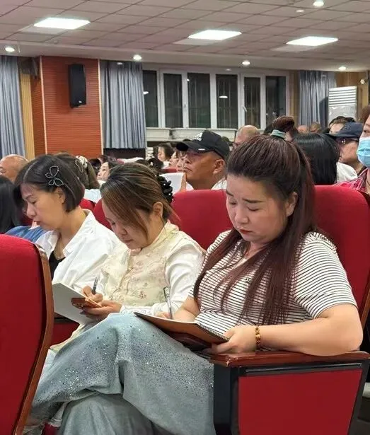 凝心聚力抓关键,携手共育赢中考——乌鲁木齐市第五中学八年级家长会 第31张 凝心聚力抓关键,携手共育赢中考——乌鲁木齐市第五中学八年级家长会 第31张