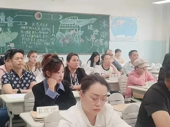 凝心聚力抓关键,携手共育赢中考——乌鲁木齐市第五中学八年级家长会 第43张 凝心聚力抓关键,携手共育赢中考——乌鲁木齐市第五中学八年级家长会 第43张