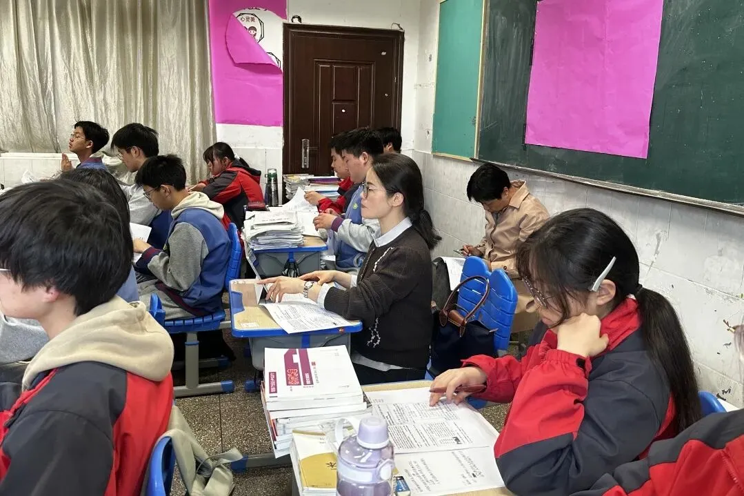 【清晖·师研】精准把脉中考复习,专业引领促提升——道德与法治、历史、地理教研员下校指导九年级复习教学活动 第12张