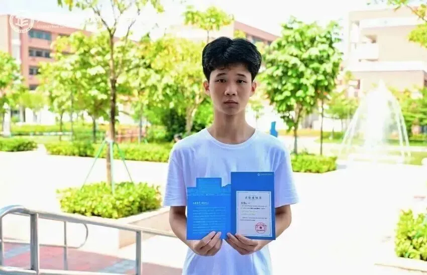 广东男生中考699分偷偷改志愿读中职,父亲出分当晚才知道,本人回应:未来想当程序员,AI时代也不怕-第1张图片-四季读书网 广东男生中考699分偷偷改志愿读中职,父亲出分当晚才知道,本人回应:未来想当程序员,AI时代也不怕-第1张图片-四季读书网