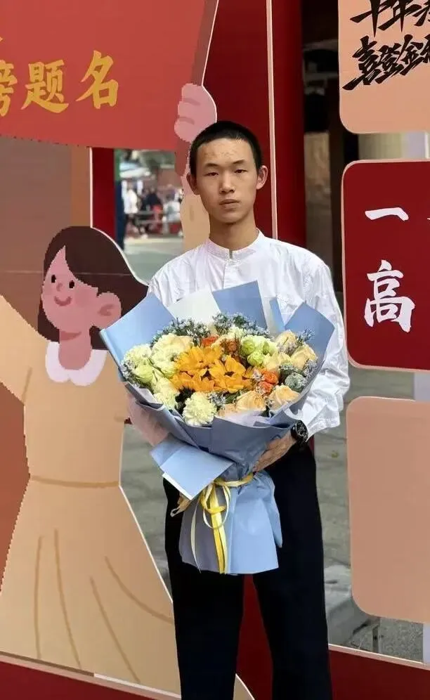 喜报 | 从中考高分到清北顶尖学府:名德的孩子,后劲就是足!——记3年前毕业的同学-第29张图片-四季读书网