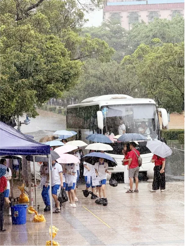 中考收官!花都少年笔落锋收,启航下一程-第23张图片-四季读书网 中考收官!花都少年笔落锋收,启航下一程-第23张图片-四季读书网