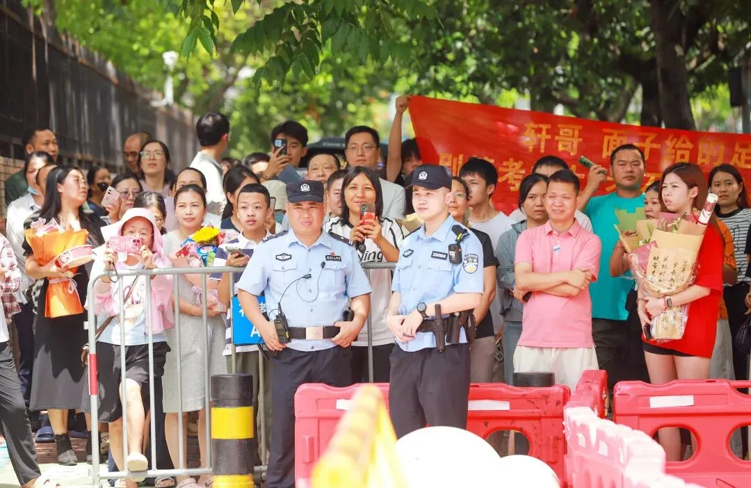 中考收官!花都少年笔落锋收,启航下一程-第38张图片-四季读书网 中考收官!花都少年笔落锋收,启航下一程-第38张图片-四季读书网