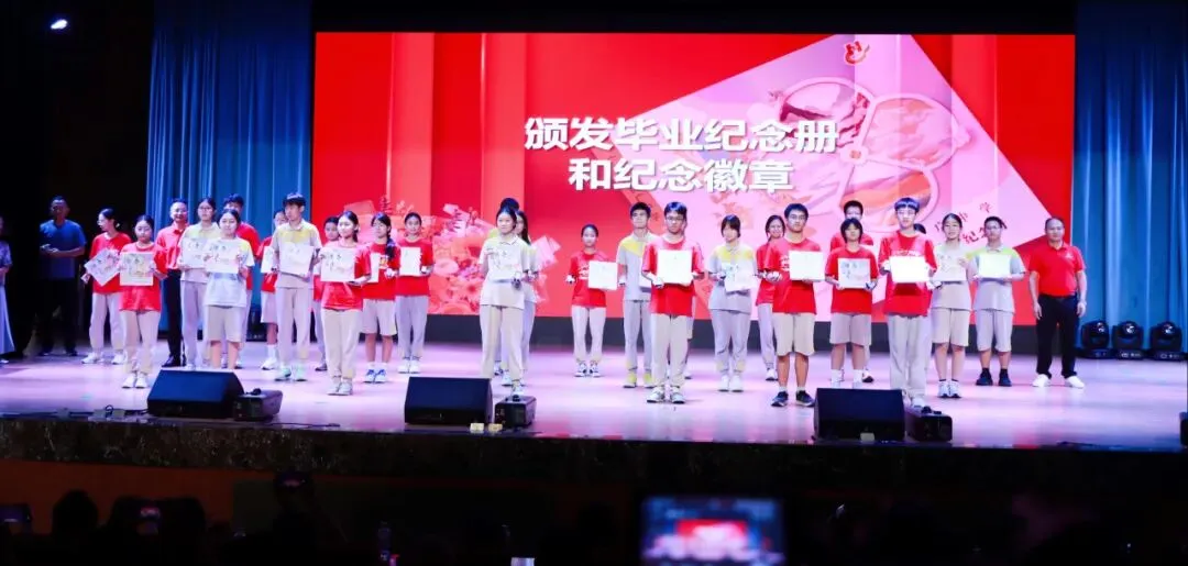 中考收官!花都少年笔落锋收,启航下一程-第51张图片-四季读书网 中考收官!花都少年笔落锋收,启航下一程-第51张图片-四季读书网