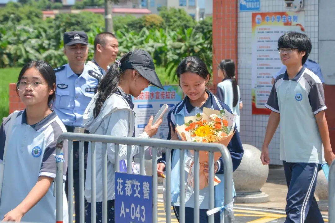 中考收官!花都少年笔落锋收,启航下一程-第69张图片-四季读书网 中考收官!花都少年笔落锋收,启航下一程-第69张图片-四季读书网