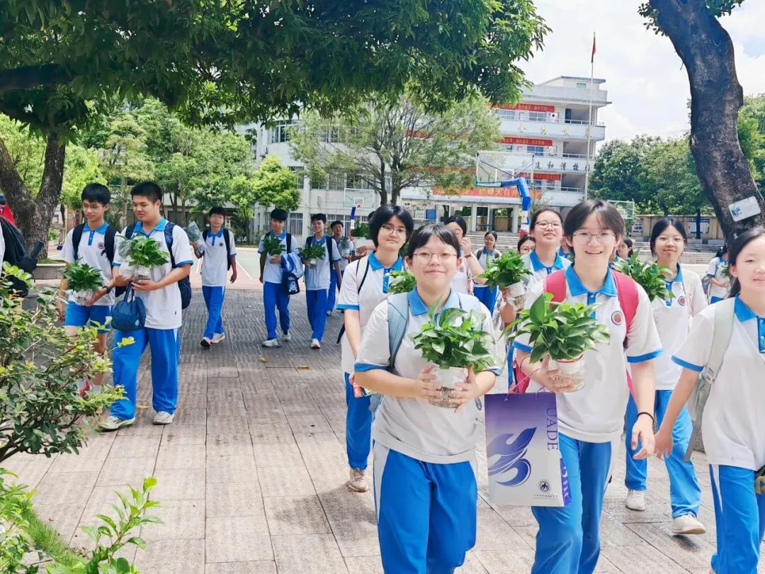 中考收官!花都少年笔落锋收,启航下一程-第73张图片-四季读书网 中考收官!花都少年笔落锋收,启航下一程-第73张图片-四季读书网