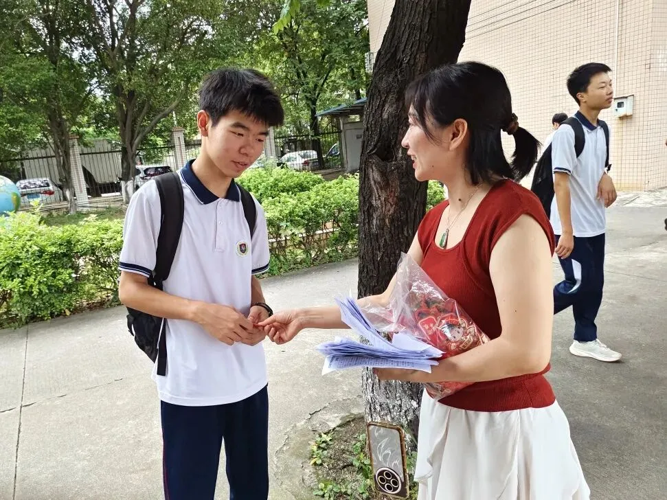 中考收官!花都少年笔落锋收,启航下一程-第78张图片-四季读书网 中考收官!花都少年笔落锋收,启航下一程-第78张图片-四季读书网