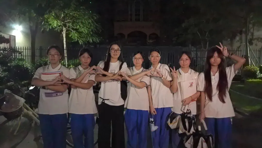 中考第三天纪实 | 笔落惊鸿终有成,乘风揽月赴山海-第8张图片-四季读书网