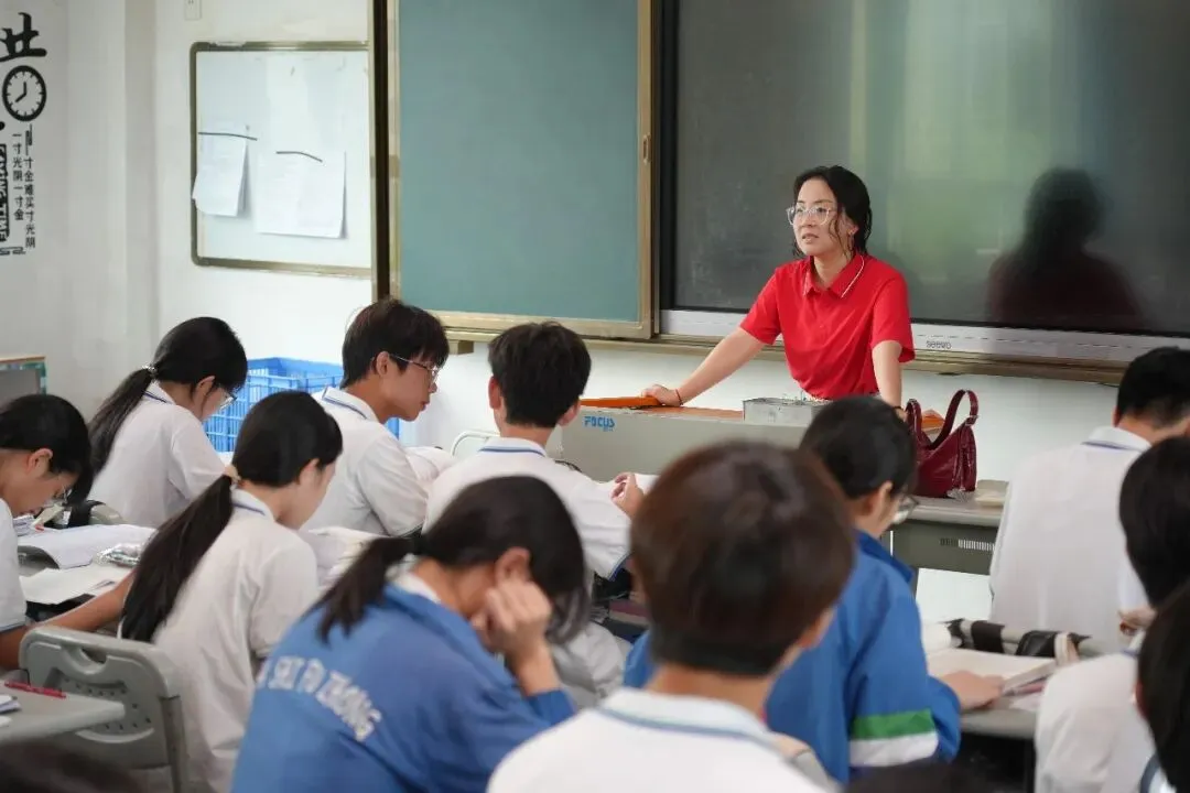 中考第三天纪实 | 笔落惊鸿终有成,乘风揽月赴山海-第11张图片-四季读书网