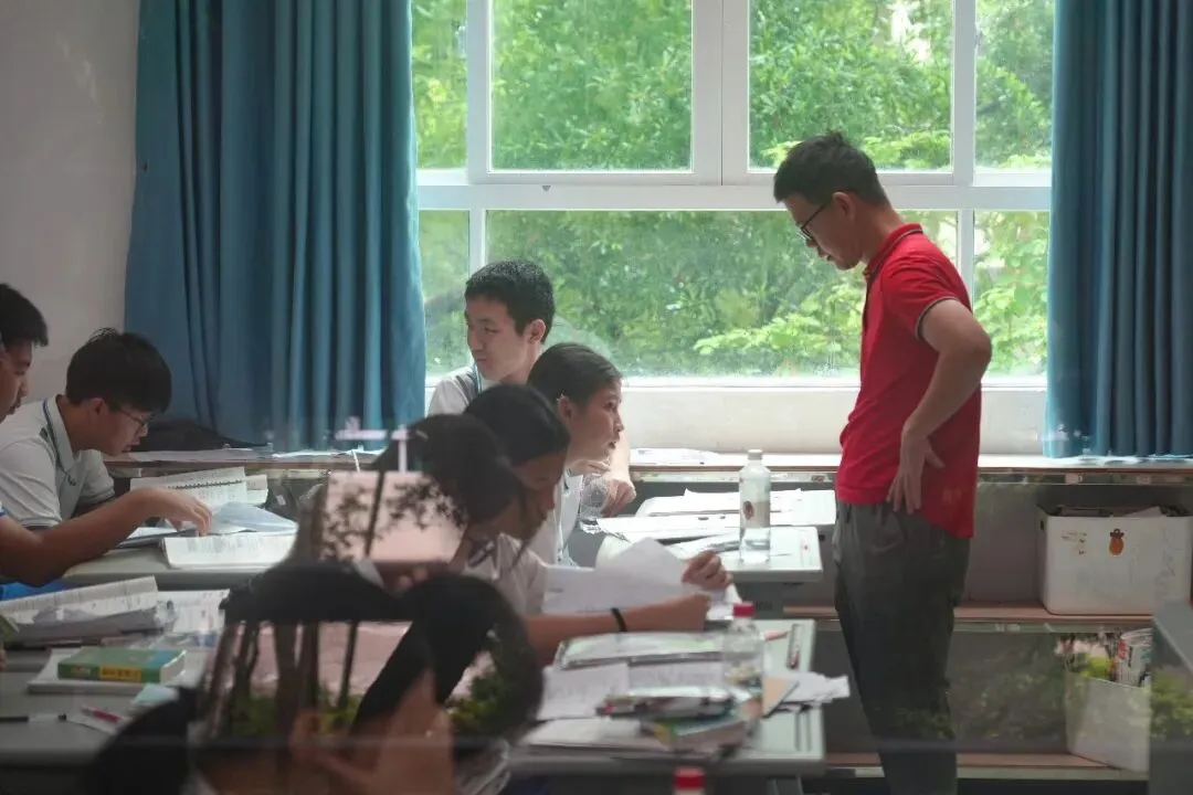 中考第三天纪实 | 笔落惊鸿终有成,乘风揽月赴山海-第12张图片-四季读书网