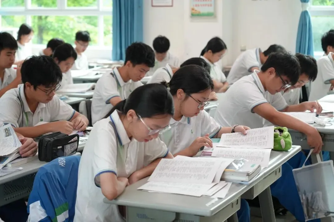 中考第三天纪实 | 笔落惊鸿终有成,乘风揽月赴山海-第13张图片-四季读书网