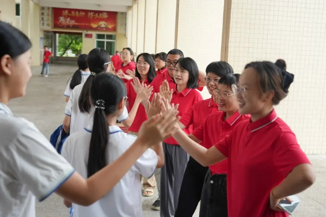 中考第三天纪实 | 笔落惊鸿终有成,乘风揽月赴山海-第14张图片-四季读书网