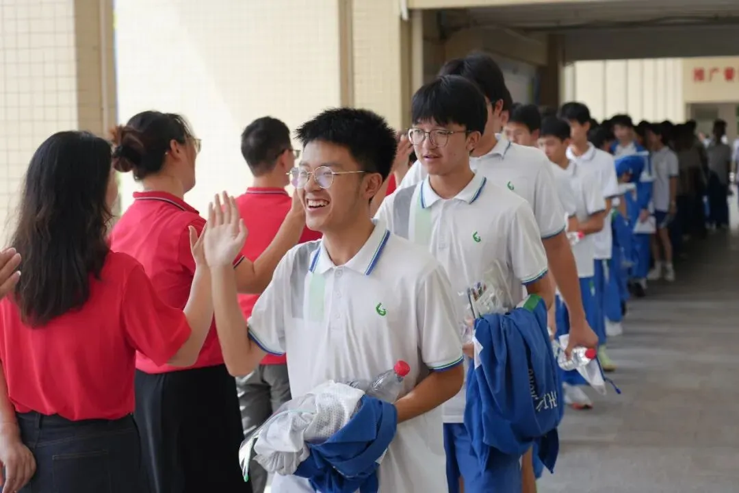 中考第三天纪实 | 笔落惊鸿终有成,乘风揽月赴山海-第20张图片-四季读书网