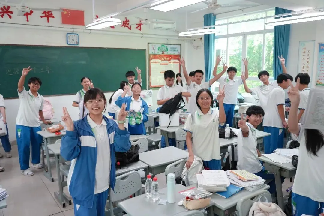 中考第三天纪实 | 笔落惊鸿终有成,乘风揽月赴山海-第28张图片-四季读书网