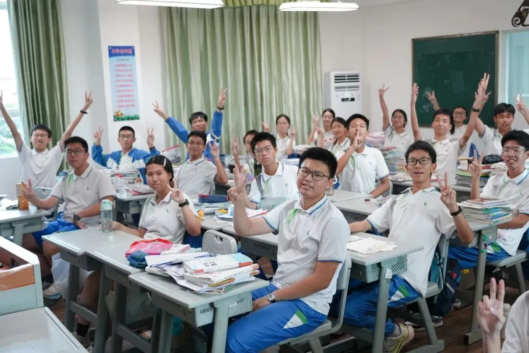中考第三天纪实 | 笔落惊鸿终有成,乘风揽月赴山海-第29张图片-四季读书网