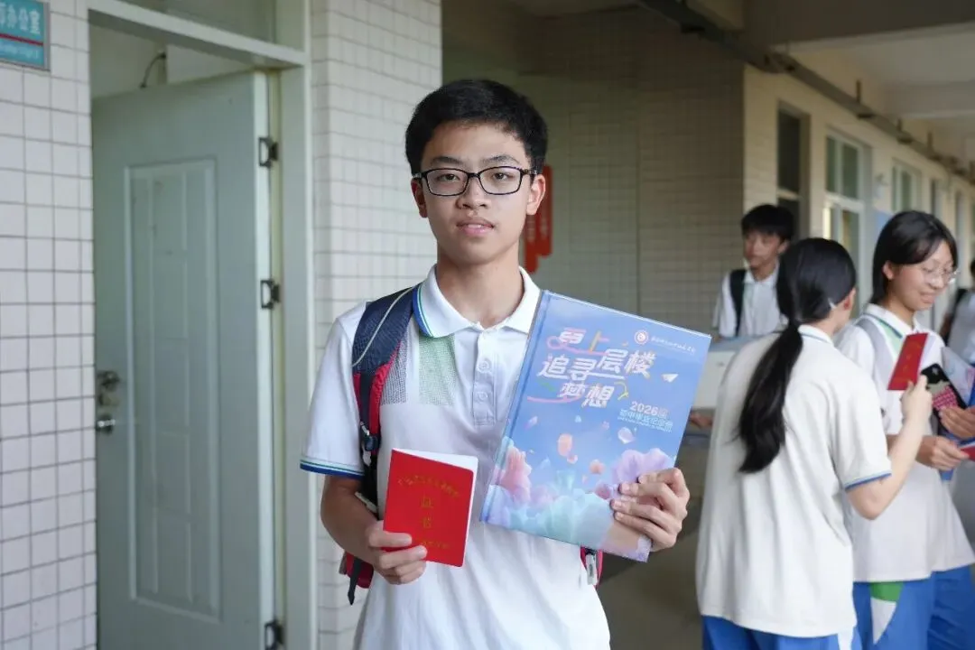 中考第三天纪实 | 笔落惊鸿终有成,乘风揽月赴山海-第30张图片-四季读书网