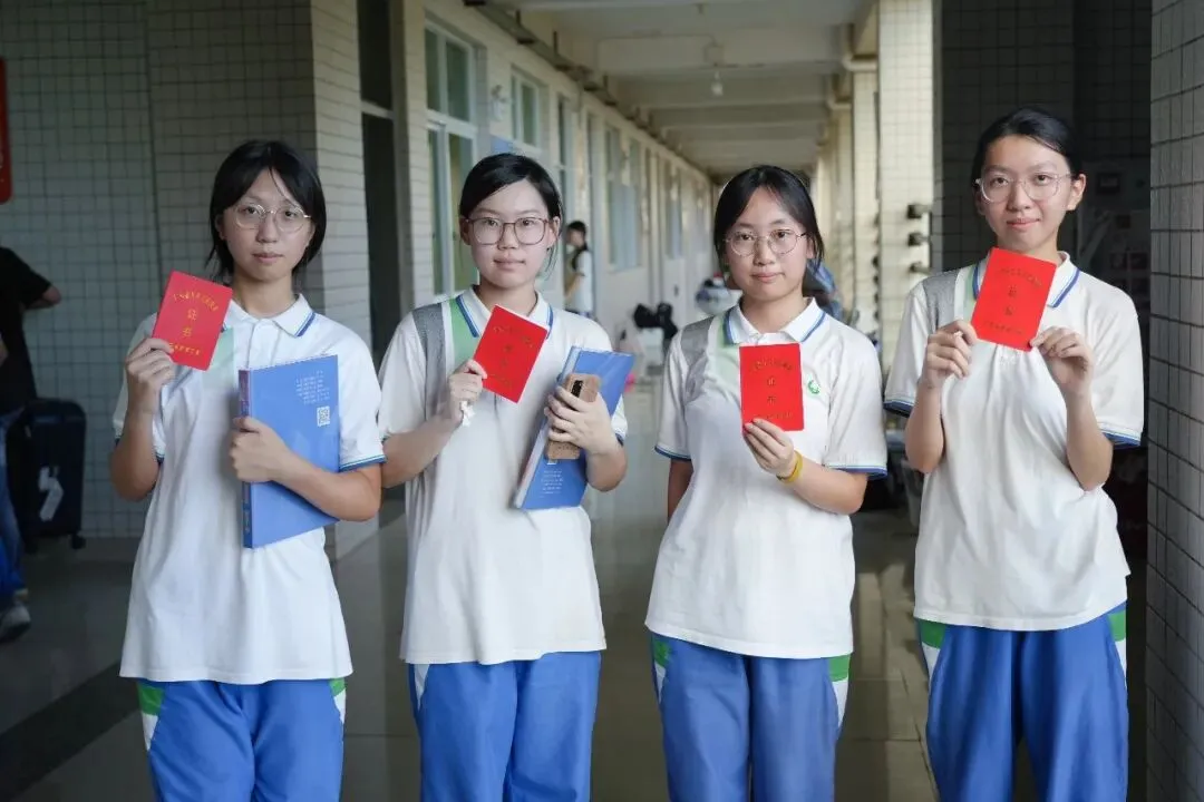 中考第三天纪实 | 笔落惊鸿终有成,乘风揽月赴山海-第31张图片-四季读书网