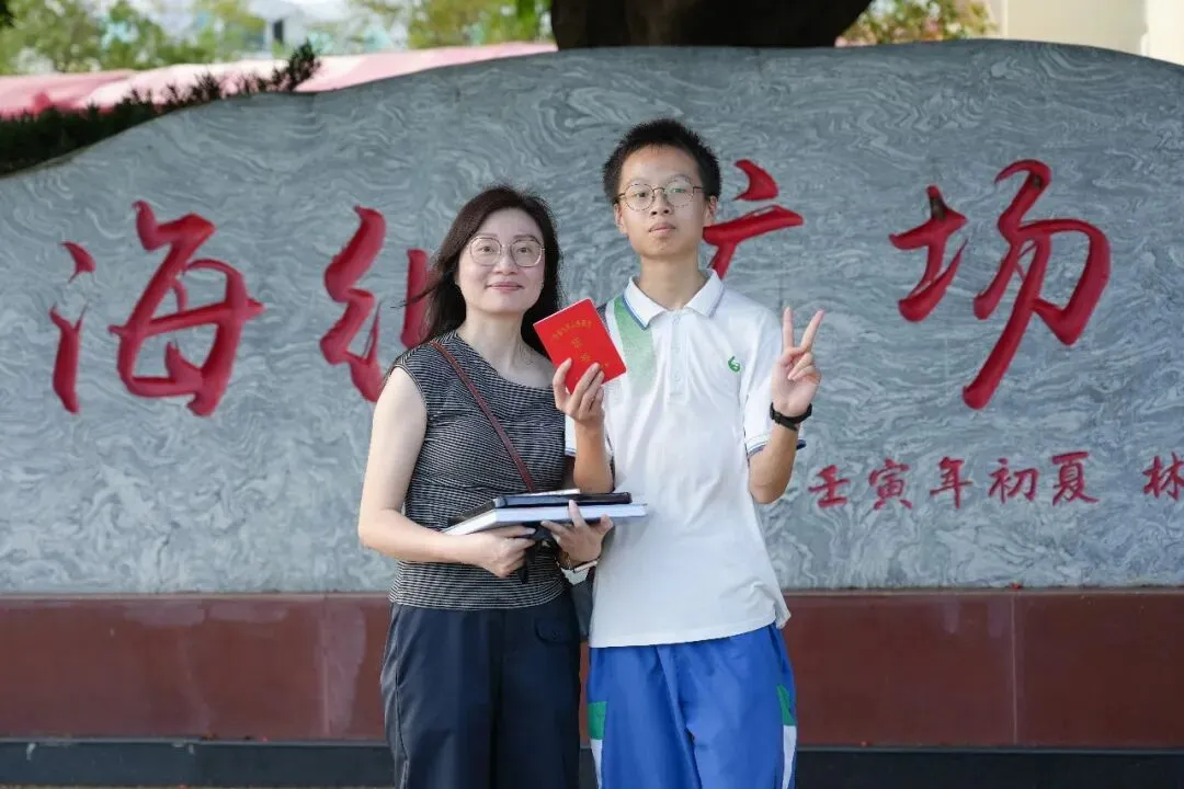 中考第三天纪实 | 笔落惊鸿终有成,乘风揽月赴山海-第32张图片-四季读书网