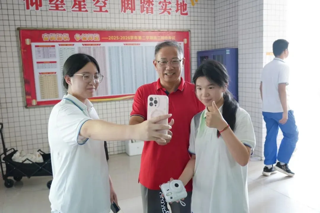 中考第三天纪实 | 笔落惊鸿终有成,乘风揽月赴山海-第35张图片-四季读书网