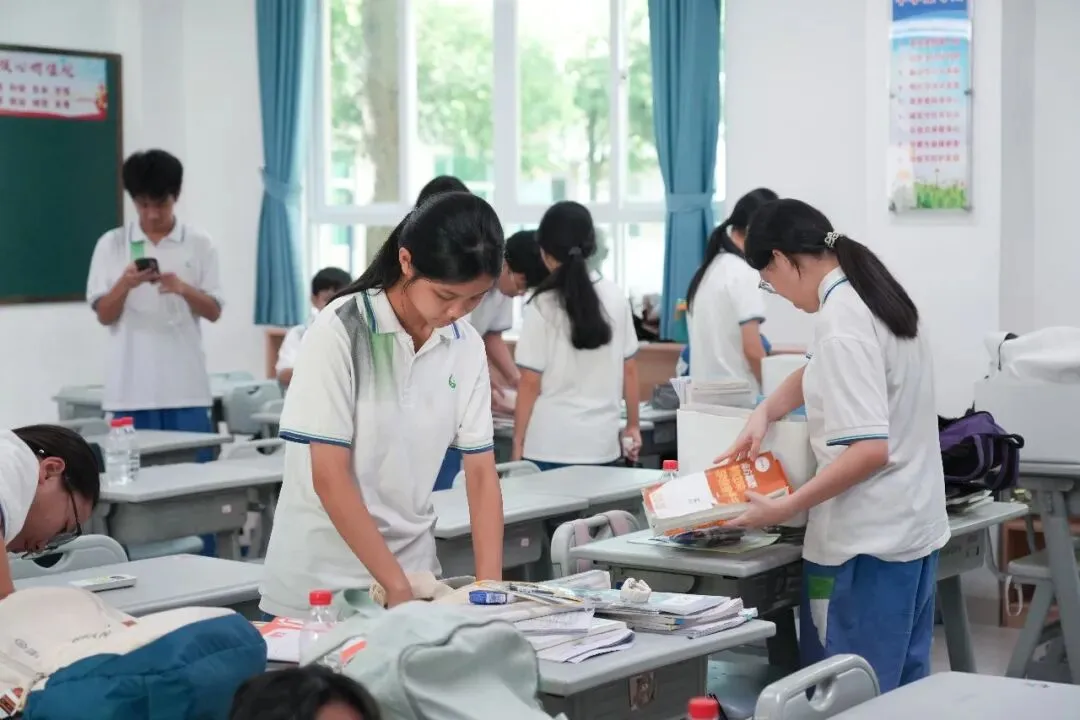中考第三天纪实 | 笔落惊鸿终有成,乘风揽月赴山海-第41张图片-四季读书网