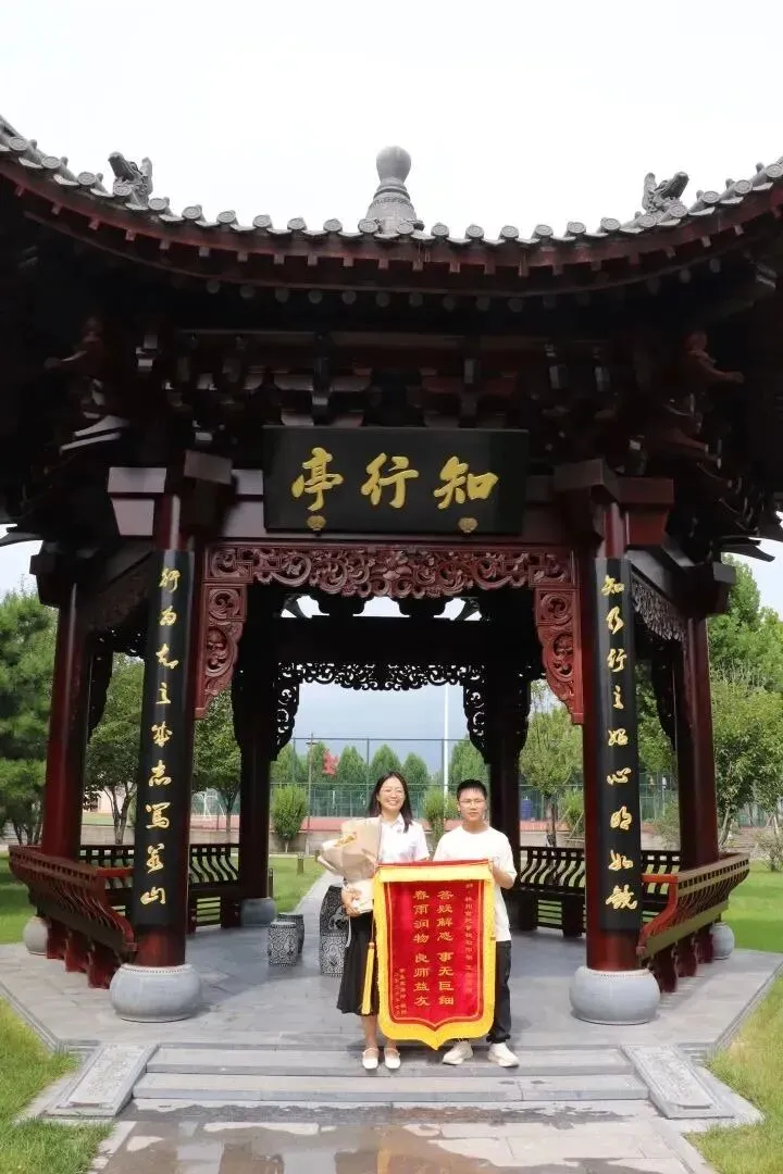 林州市世纪学校2026年中考家长赠旗仪式纪实-第10张图片-四季读书网