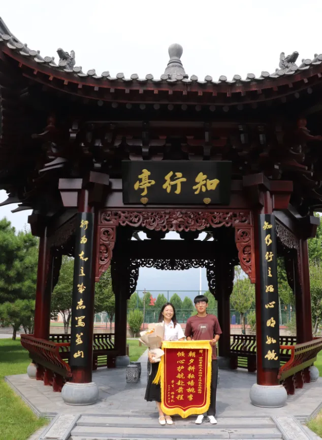 林州市世纪学校2026年中考家长赠旗仪式纪实-第19张图片-四季读书网