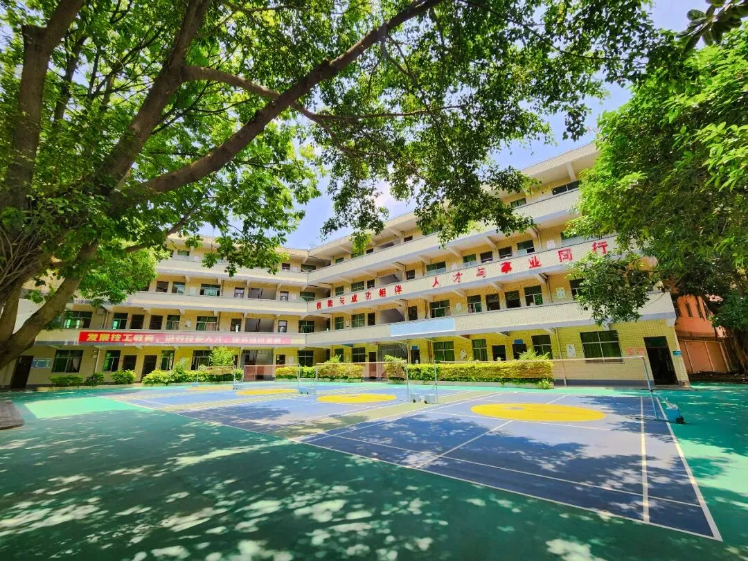2026年中考低分避坑指南!广州家长别盲目择校,看清正规升学通道|广东省领才技工学校(免分数入学)-第21张图片-四季读书网