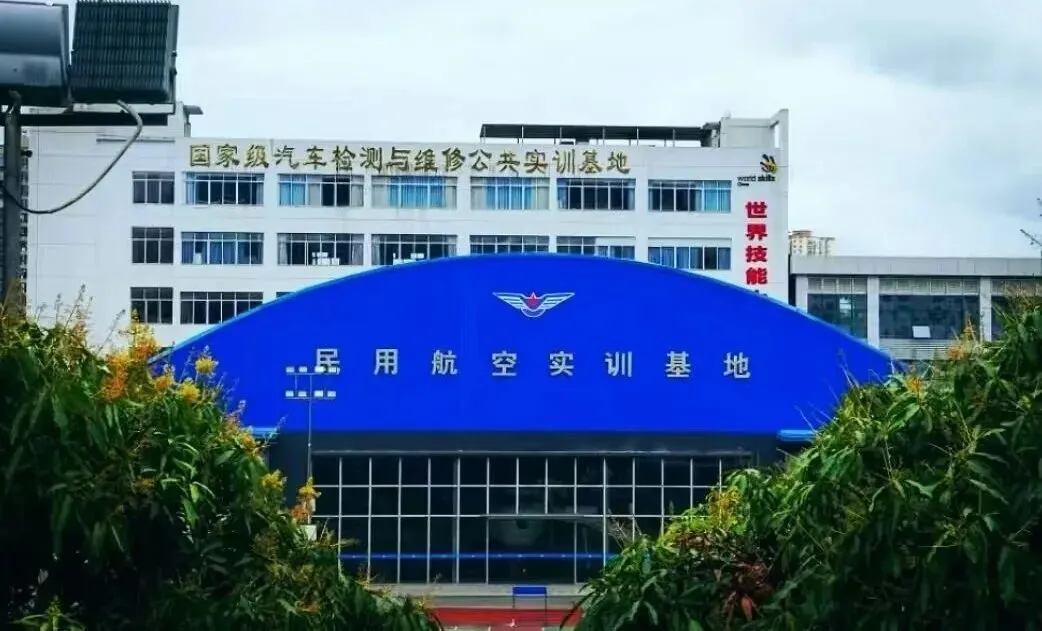 中考成绩差,又想考大学?来广西交通技师学院 !-第3张图片-四季读书网