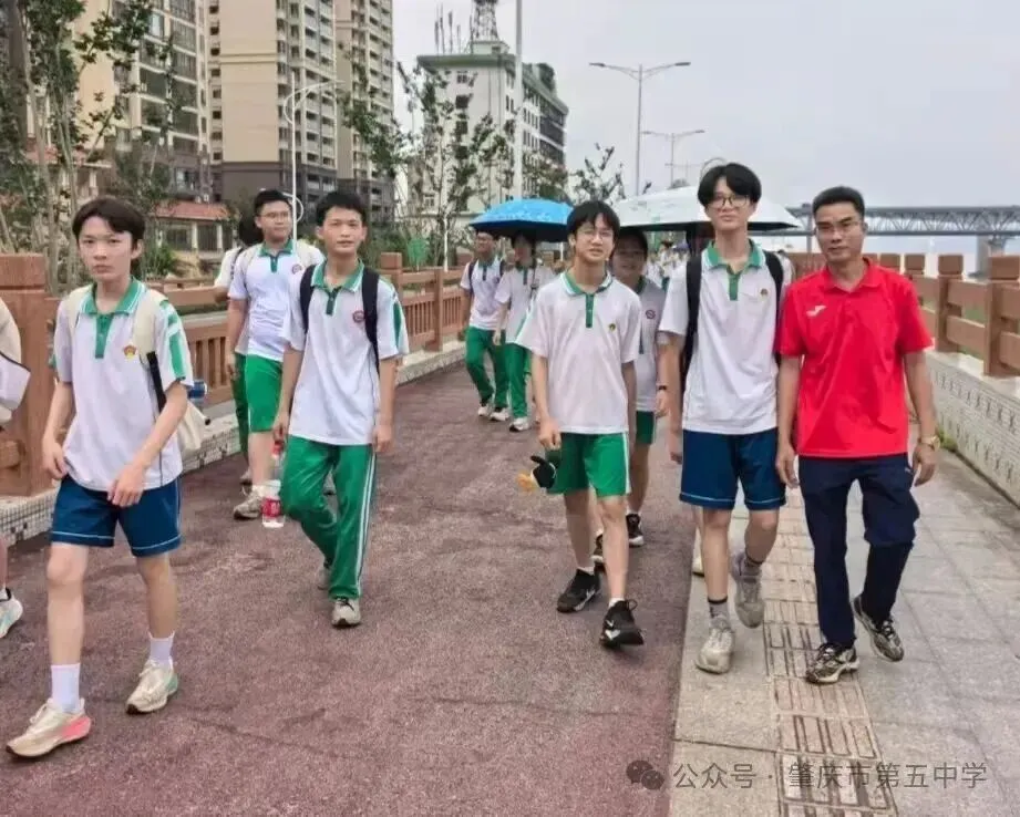 智趣巧思绘锦程,凝心聚力赢中考 肇庆市吴艳芳名班主任工作室协助开展五中2026年九年级前团建活动-第3张图片-四季读书网