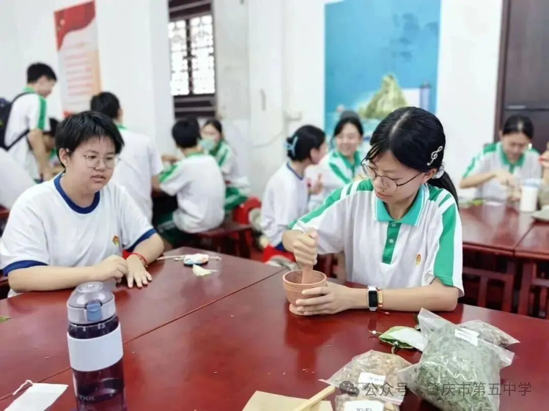 智趣巧思绘锦程,凝心聚力赢中考 肇庆市吴艳芳名班主任工作室协助开展五中2026年九年级前团建活动-第19张图片-四季读书网