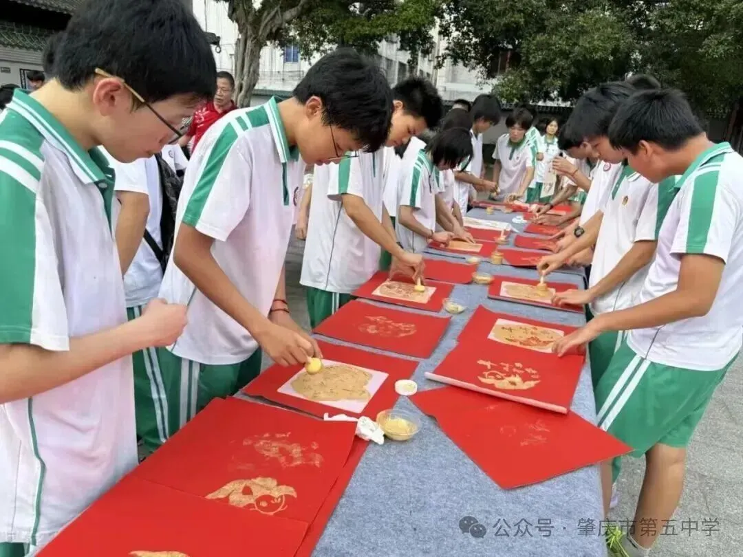 智趣巧思绘锦程,凝心聚力赢中考 肇庆市吴艳芳名班主任工作室协助开展五中2026年九年级前团建活动-第29张图片-四季读书网