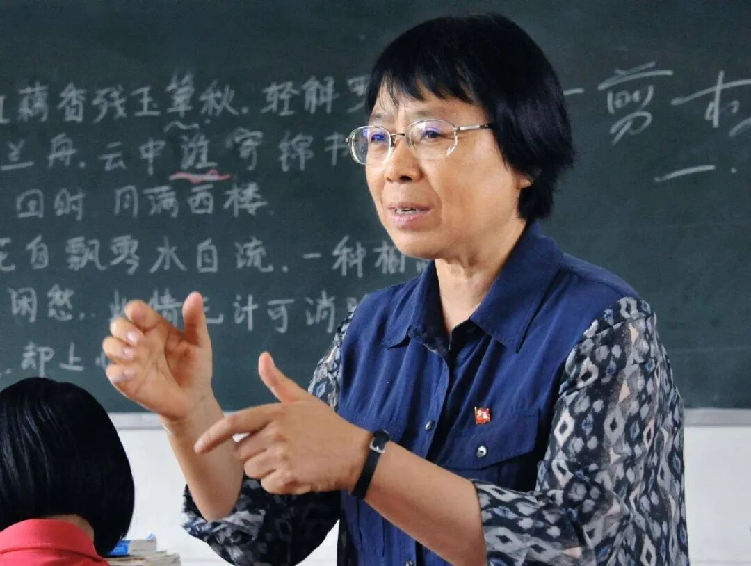 挑战中考作文(2026江西卷):担当为骨,奉献为魂/六年级 王誉锡-第2张图片-四季读书网