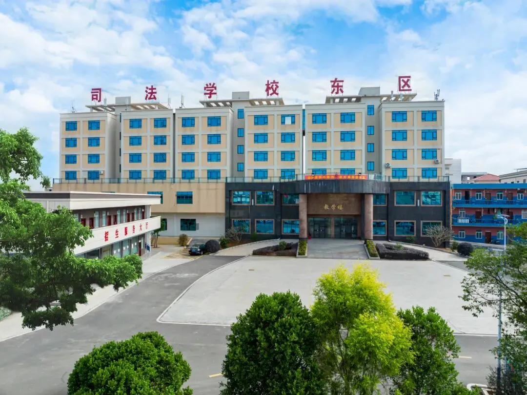 2026中考已出分,考不上高中的理想选择--化州市鉴江司法职业学校(广东省重点中职学校)--可升学可就业可参军,给孩子一个未来!-第4张图片-四季读书网