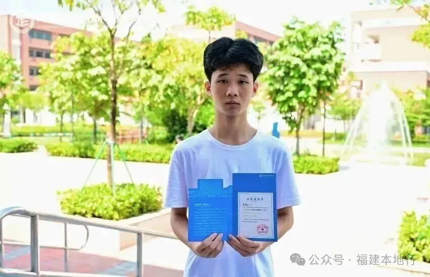 男生中考699分偷改志愿读中职,父亲出分当晚才知道,本人回应:未来想当程序员,AI时代也不怕-第1张图片-四季读书网