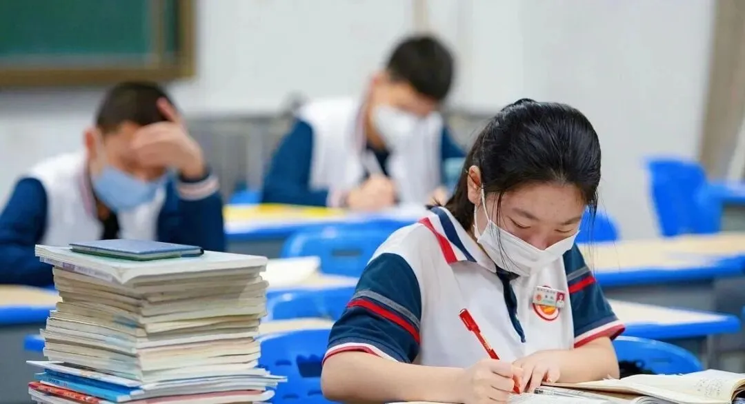 中考志愿的十字路口:中本贯通,是升学的捷径还是窄门?-第1张图片-四季读书网