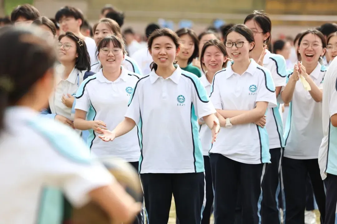 中考志愿的十字路口:中本贯通,是升学的捷径还是窄门?-第2张图片-四季读书网