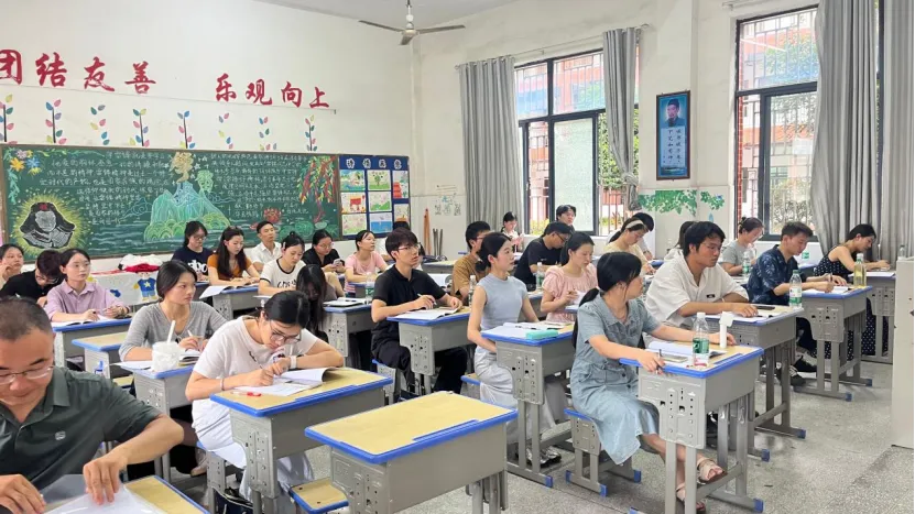 精准锚定新中考方向 深耕作业设计主阵地——曹招生语文名师工作室赴“国培计划(2026)”安仁县公费师范生教师入职培训班开展专题研修-第2张图片-四季读书网