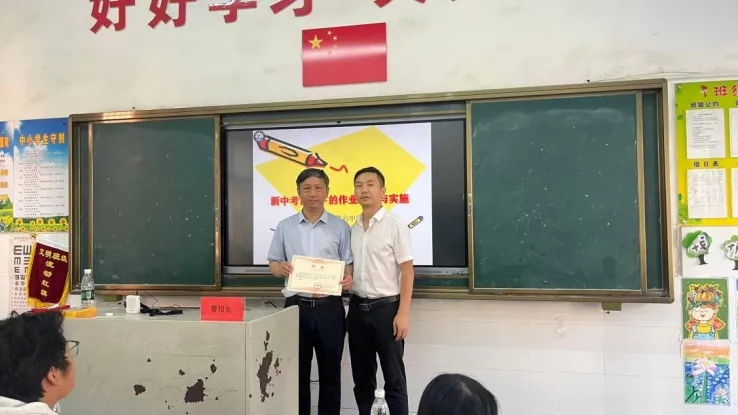 精准锚定新中考方向 深耕作业设计主阵地——曹招生语文名师工作室赴“国培计划(2026)”安仁县公费师范生教师入职培训班开展专题研修-第3张图片-四季读书网