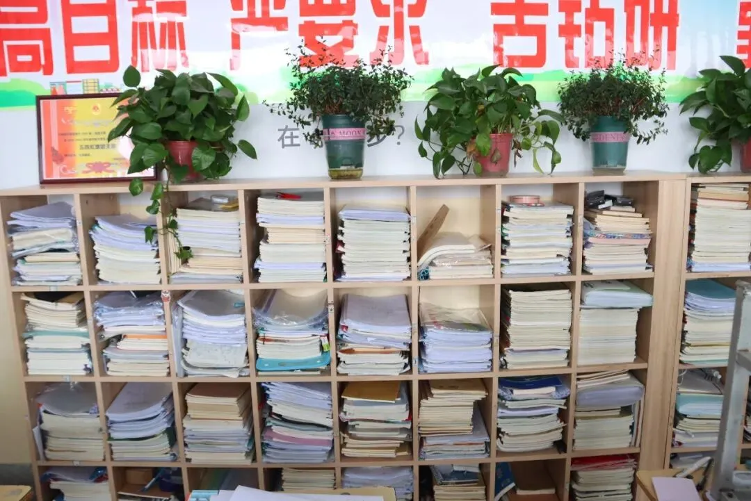 成功高三教室里不只有试卷,还有满满的励志班级文化-第34张图片-四季读书网