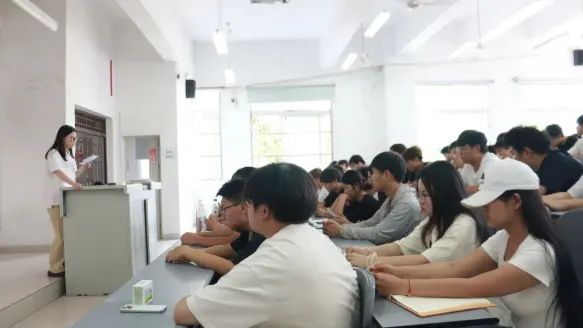 无试卷、无标准答案!用一场沉浸式舞台剧,重新定义你的选修课-第21张图片-四季读书网 无试卷、无标准答案!用一场沉浸式舞台剧,重新定义你的选修课-第21张图片-四季读书网
