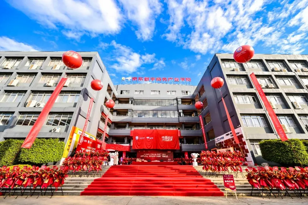 中考708分,他们放弃普高选中职!在岭南,升学与就业从来不是单选题-第10张图片-四季读书网 中考708分,他们放弃普高选中职!在岭南,升学与就业从来不是单选题-第10张图片-四季读书网